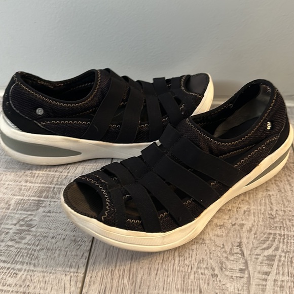 BZees | Black Freedom Stretch Walking Shoe - Picture 1 of 6